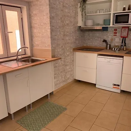 5 Senses Hostel