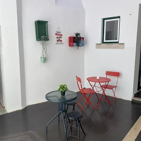5 Senses Hostel Setubal